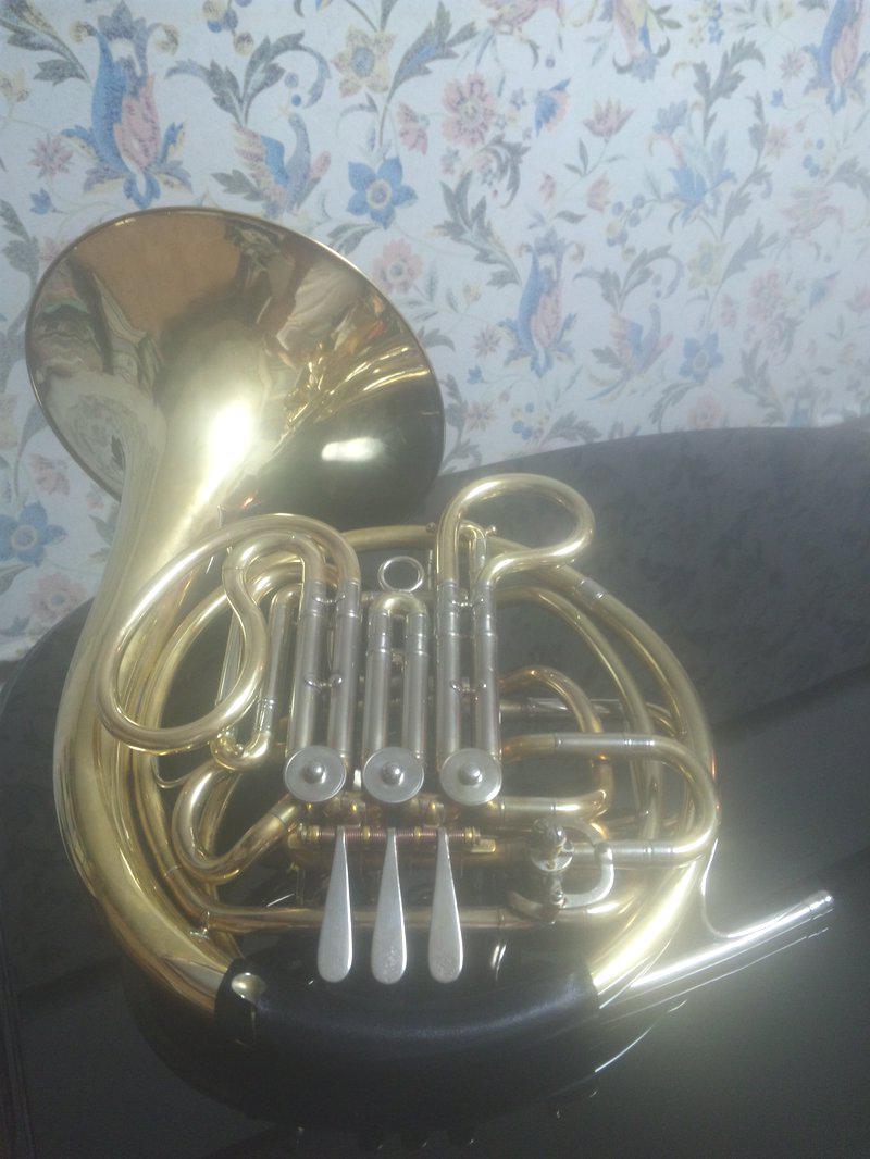 クルスペ 黄色のプレホーナー フルダブルホルン 1910年から1930年代 極小のロータリーで逆転しています。